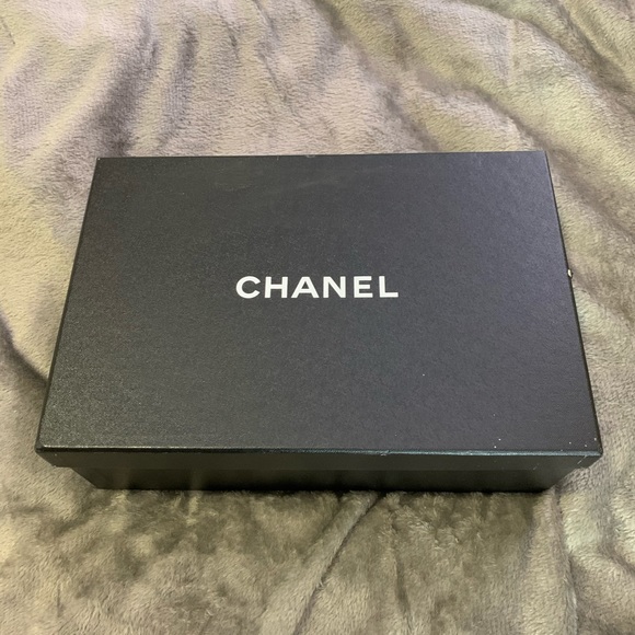 Chanel shoes - Picture 2 of 9